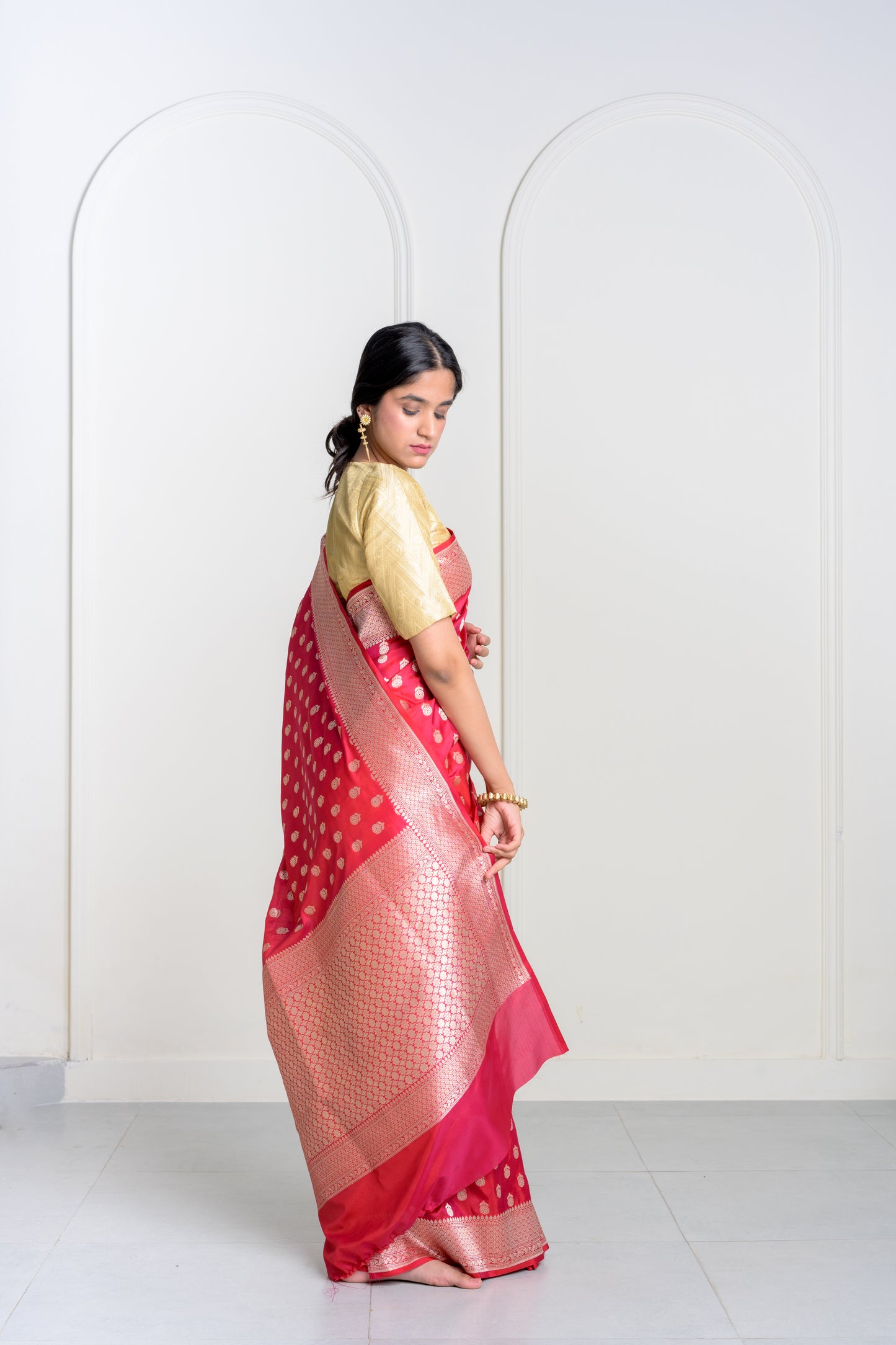 Laal Pink Pure Katan Silk Banrasi With Kadhua Weaving